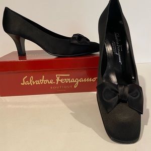 Salvatore Ferragamo Gloria Black Fabric size 9.5 AA Vintage
